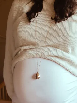 Bolakoru äidille ketjulla, babybell Pisara kulta | PROUD MAMA