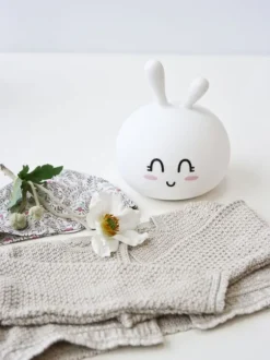 Rabbit & Friends Sweet Bunny Lamp –Silikoninen yövalo 7 värillä